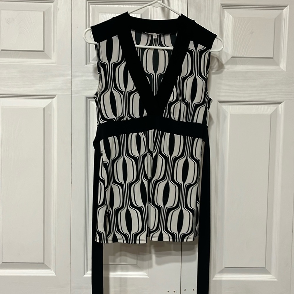 Moa Moa sleeveless blouse size medium